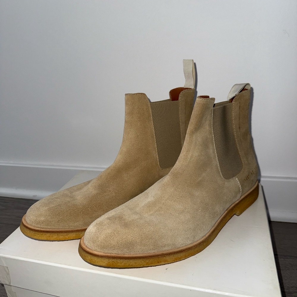 COMMON PROJECTS - Suede Chelsea Boots